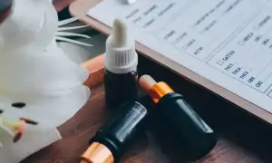 Эфирное масло полыни и его свойства для волос и кожи: полезные рекомендации