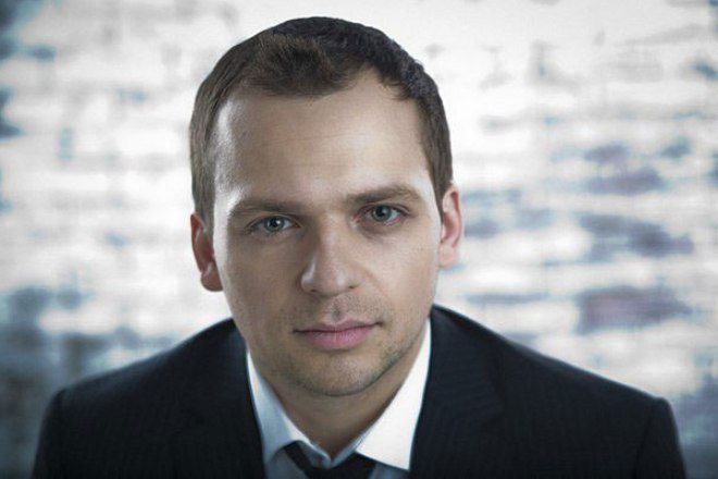Актер Алексей Янин