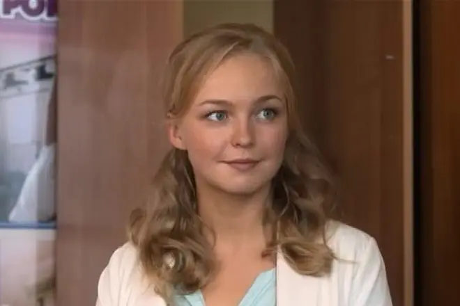 Елена Шилова (кадр из сериала «Незабудки»)