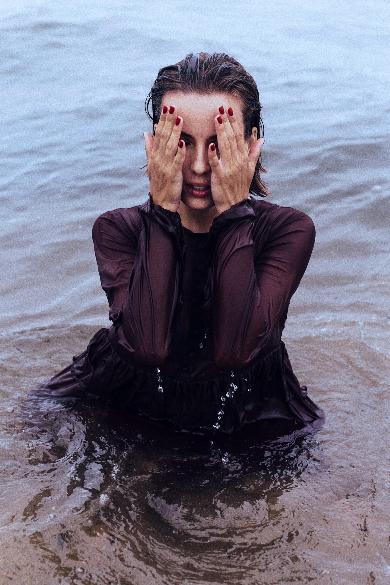 девушка в воде