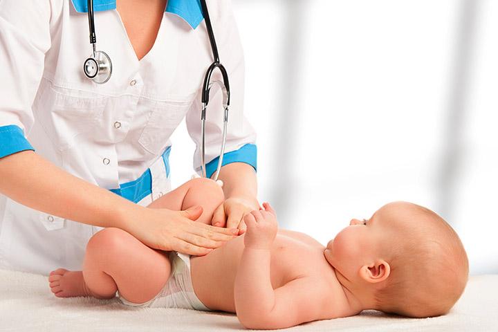 Чем и как лечить колики у новорожденных?