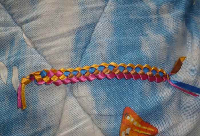 Как плести браслеты из ленточек для начинающих?