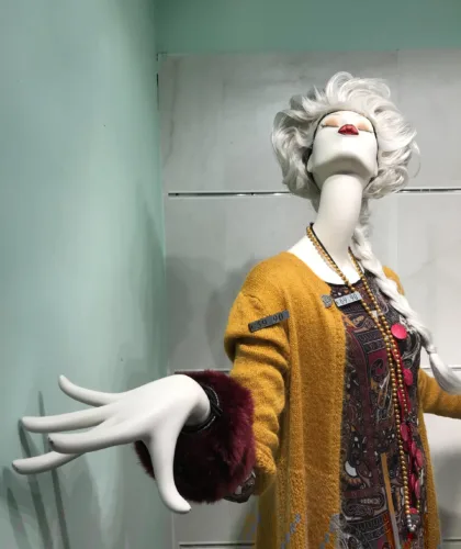 высокомерный манекен