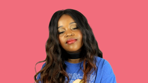 девушка кивает головой