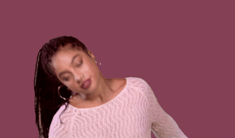 девушка танцует