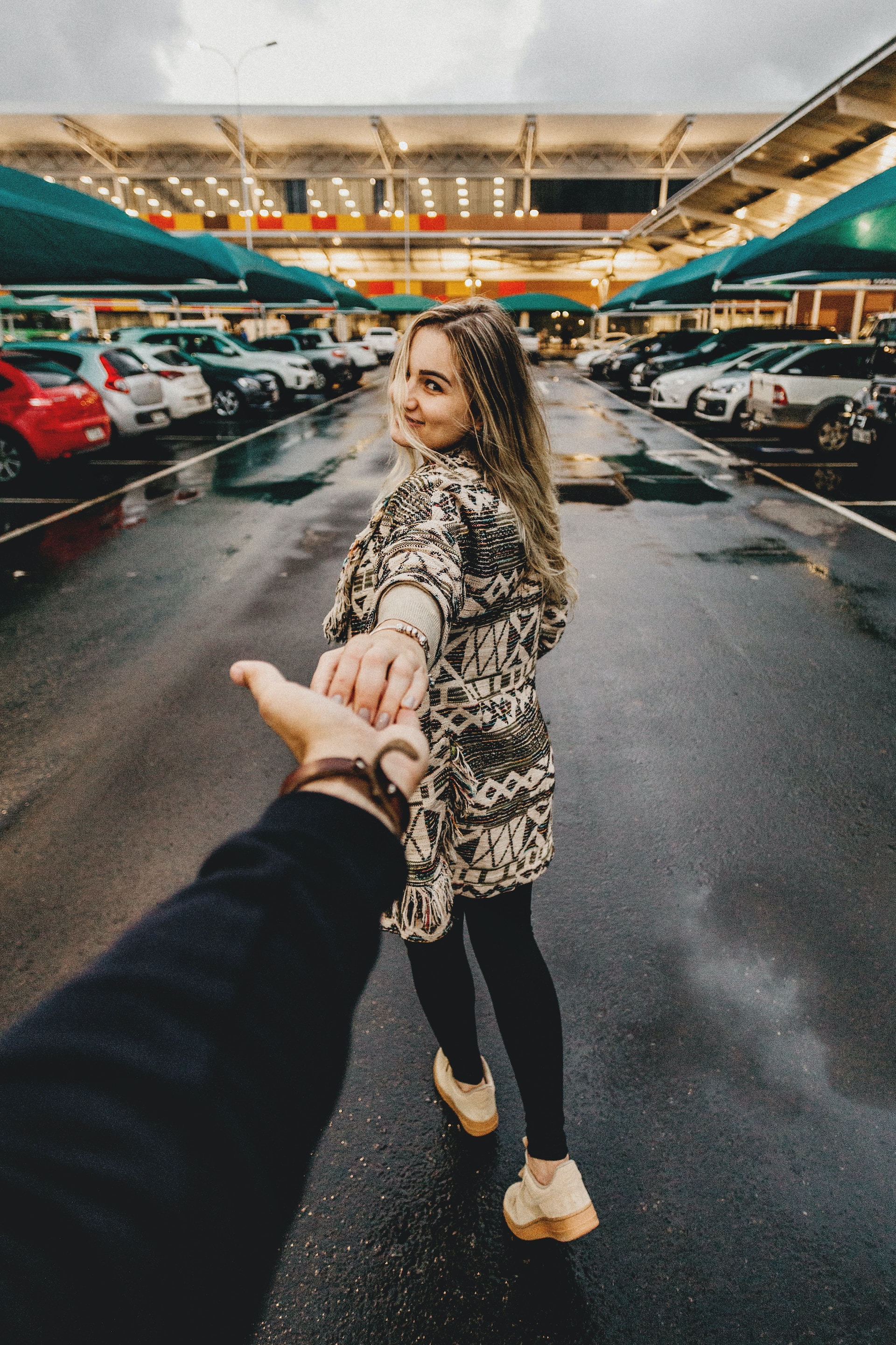 девушка обернулась