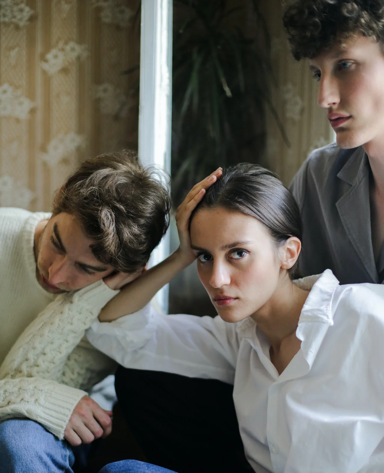 девушка и парни