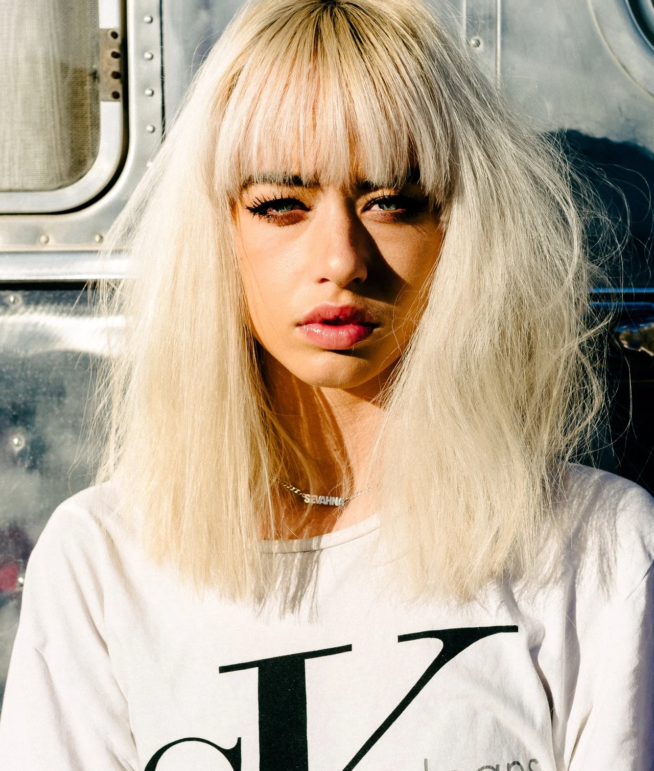 девушка с запутанными волосами