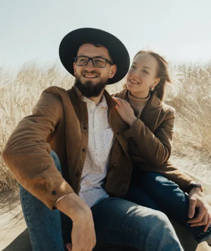 пара в поле