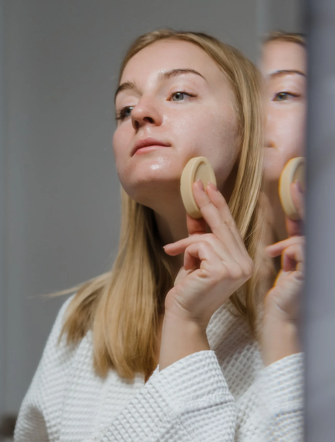 девушка с мылом