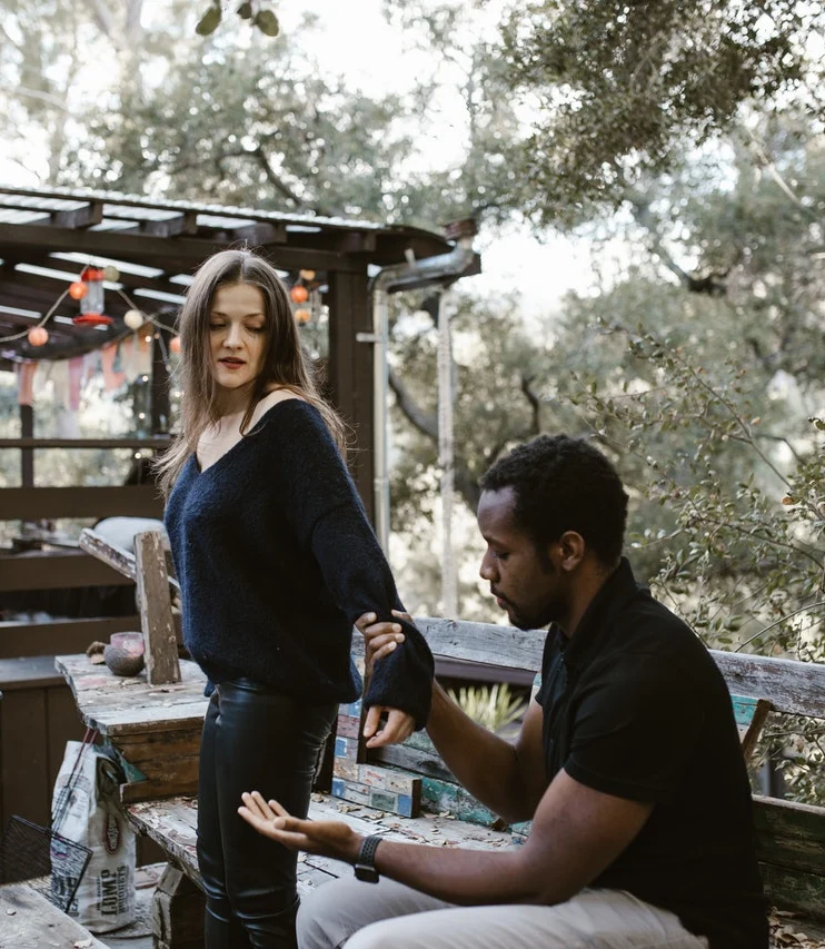 пара ссорится