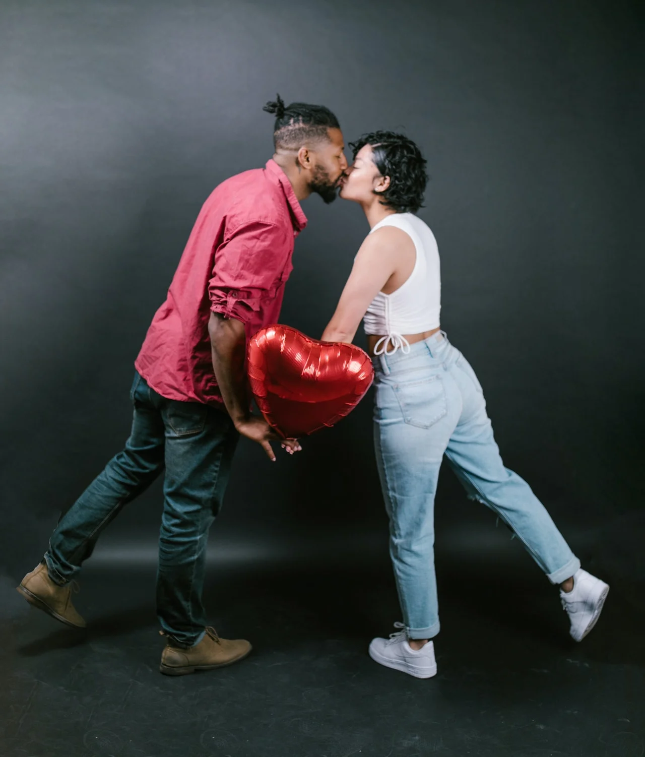 пара с шариком