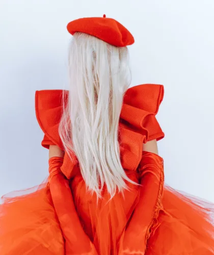 длинные белые волосы