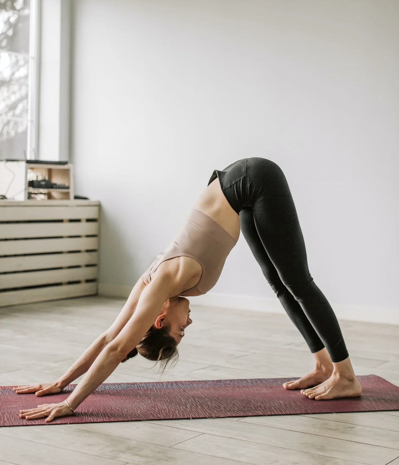 девушка в позе йоги