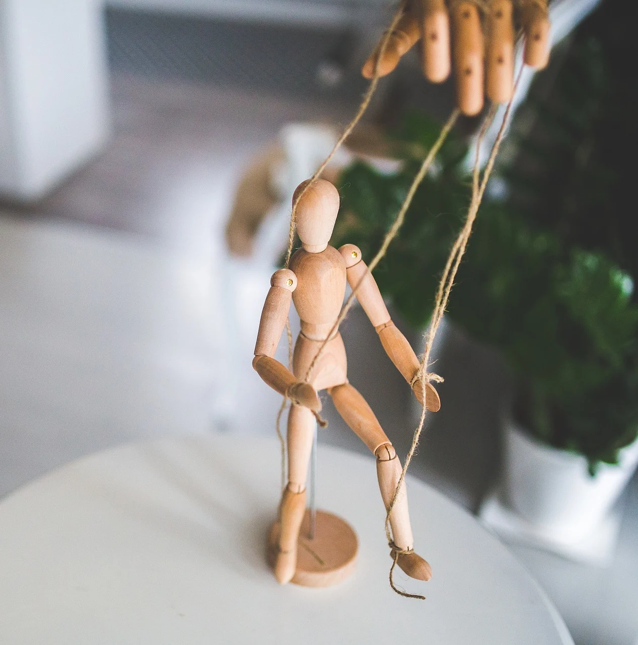 деревянный человечек